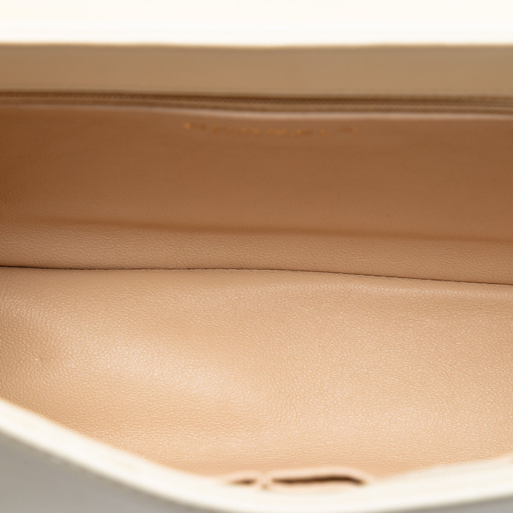 Pre-Loved Chanel Large Chevron Sheepskin Subtle Flap - Picture 4 of 7